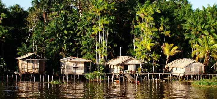 Casas ribeirinhas